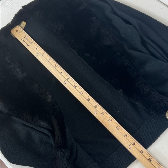 Vintage Sz S/M Black Sweater Cardigan Faux Fur Trim Rhiinestone Closure - Picture 10 of 10